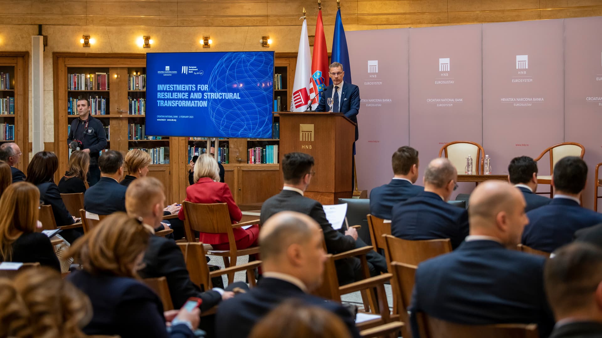 U istraživanju EIB-a o ulaganjima u Hrvatskoj iz 2022. hrvatske tvrtke navode da klimatske promjene negativno utječu na poslovanje