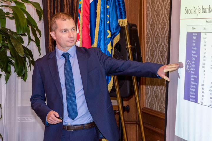 Međunarodne pričuve i utjecaj tečajnih razlika na financijski rezultat poslovanja HNB-a Međunarodne pričuve i utjecaj tečajnih razlika na financijski rezultat poslovanja HNB-a
