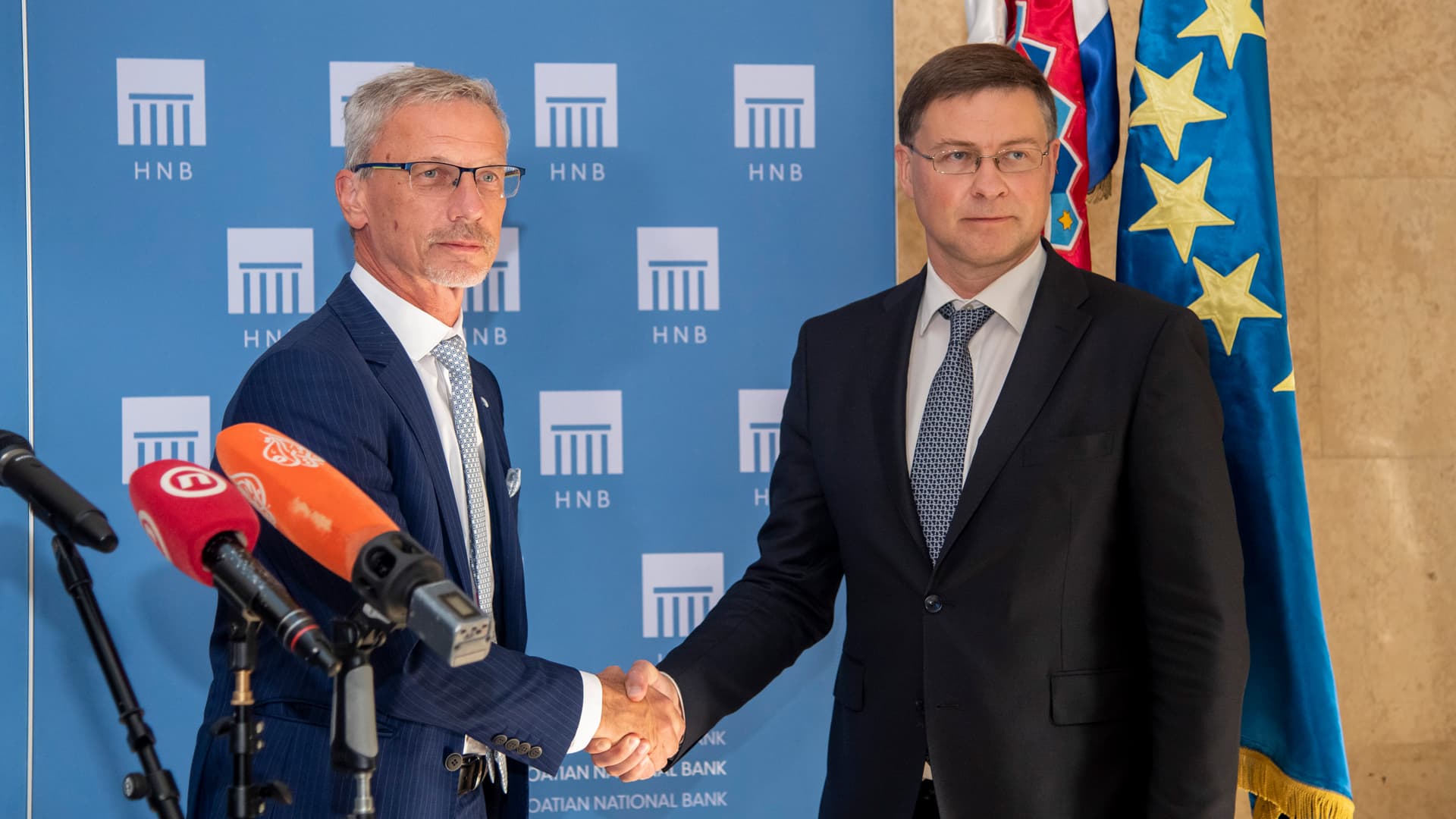 Boris Vujčić, guverner HNB-a sastao se s Valdisom Dombrovskisom, potpredsjednikom Europske komisije zaduženog za gospodarstvo Boris Vujčić, guverner HNB-a sastao se s Valdisom Dombrovskisom, potpredsjednikom Europske komisije zaduženog za gospodarstvo