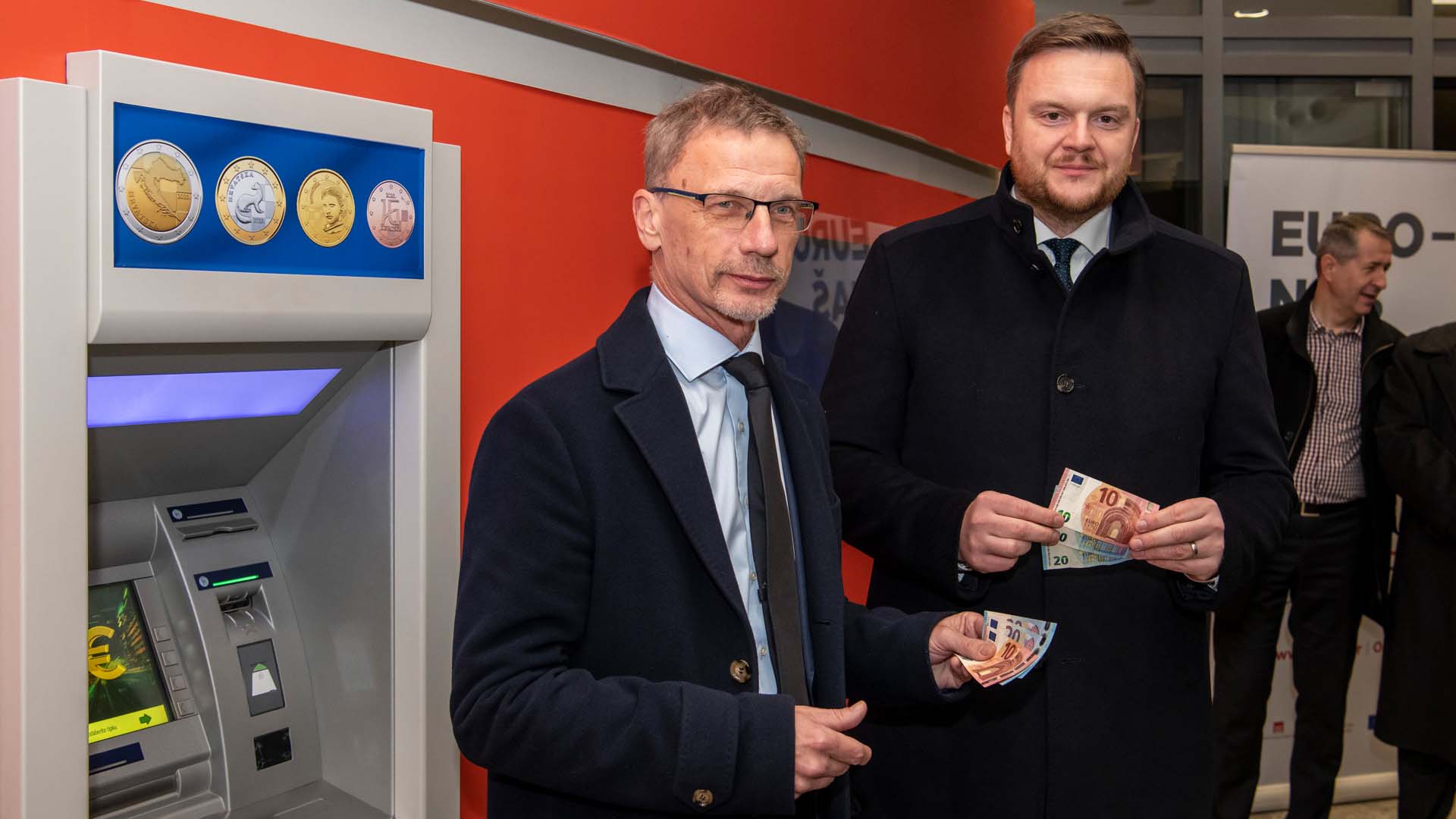 Povijesni trenutak – Republika Hrvatska službeno uvela euro kao novu valutu i time postala 20. država članica europodručja Povijesni trenutak – Republika Hrvatska službeno uvela euro kao novu valutu i time postala 20. država članica europodručja