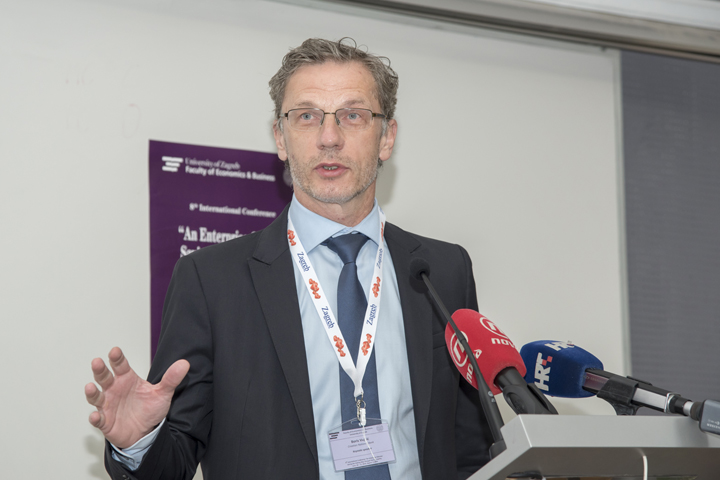 Ljudski kapital i ekonomski rast u Hrvatskoj: Kako brže naprijed? Ljudski kapital i ekonomski rast u Hrvatskoj: Kako brže naprijed?